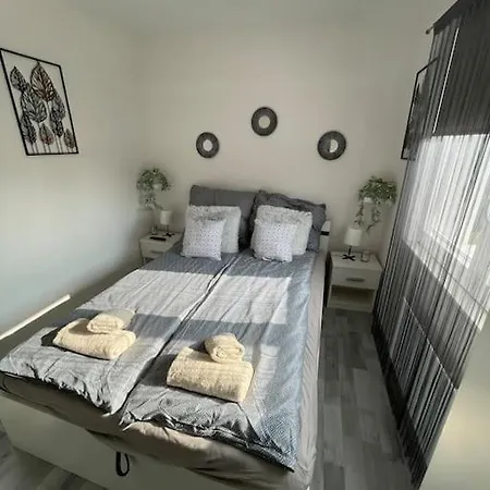 Csaladi Feszek Apartment *