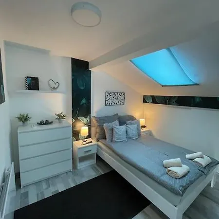 Csaladi Feszek Apartment *