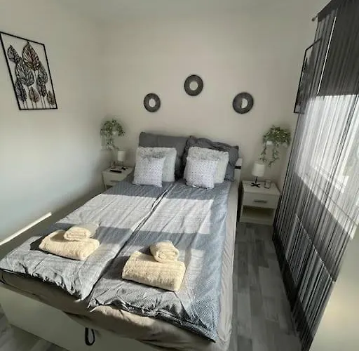 Csaladi Feszek 아파트 *