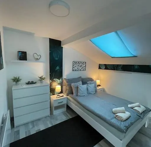 Csaladi Feszek 아파트 *